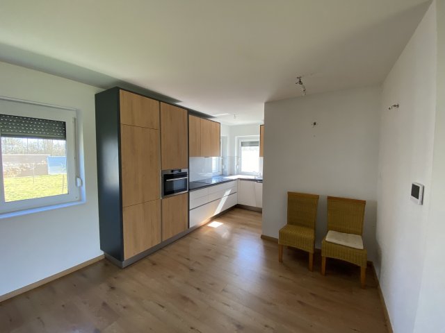 Eladó családi ház, Hövejen 125 M Ft, 2 szobás