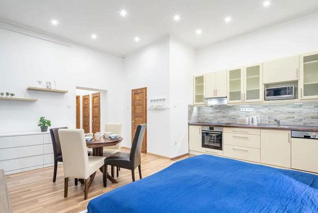 Eladó téglalakás, Budapesten, VII. kerületben, Izabella utcában