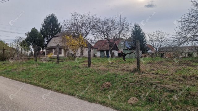 Eladó családi ház, Ácson 42.9 M Ft, 2 szobás