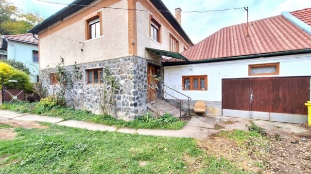 Eladó családi ház, Szarvaskőben 49.5 M Ft, 5 szobás