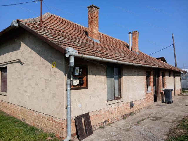 Eladó családi ház, Tiszaföldváron 12 M Ft, 3 szobás