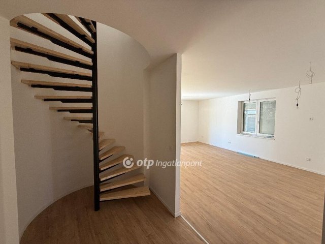 Eladó családi ház, Gyöngyösön 210 M Ft, 5+1 szobás