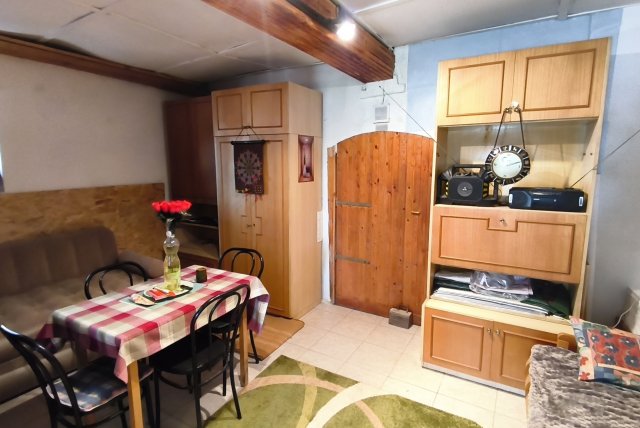 Eladó családi ház, Szakályon 8.5 M Ft, 1 szobás