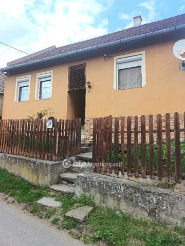 Eladó családi ház, Gyöngyöstarjánon 20 M Ft, 4 szobás