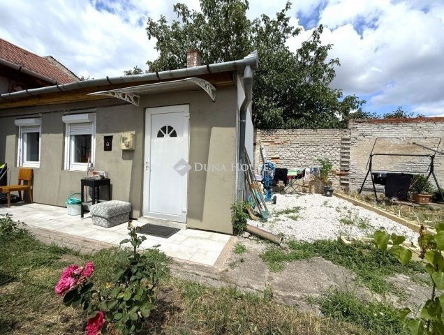 Eladó téglalakás, Budapesten, XV. kerületben 24.9 M Ft, 1 szobás