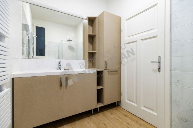 Kiadó téglalakás, albérlet, Budapesten, V. kerületben, 2 szobás
