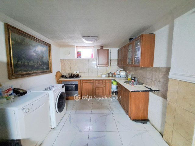 Eladó családi ház, Szolnokon 33 M Ft, 2+1 szobás