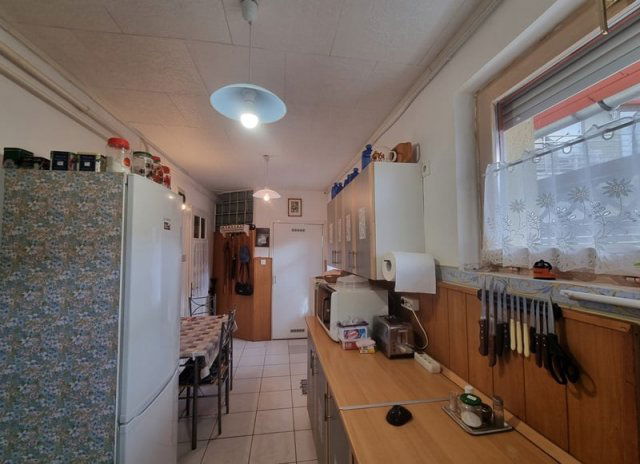 Kiadó téglalakás, albérlet, Pécsett, Alkotmány utcában