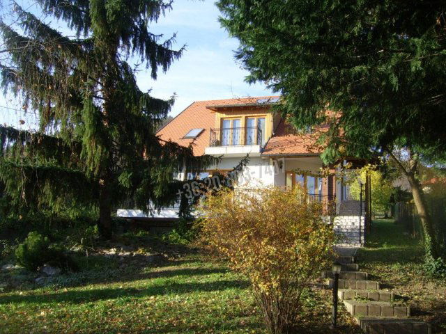 Eladó családi ház, Budaörsön, Fügefa utcában 285 M Ft