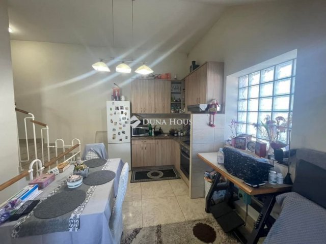 Eladó téglalakás, Nyíregyházán 58.5 M Ft, 3 szobás