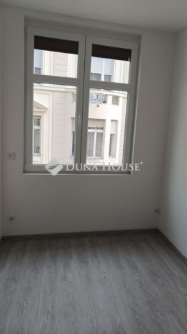 Eladó téglalakás, Budapesten, VI. kerületben 79.9 M Ft, 2 szobás