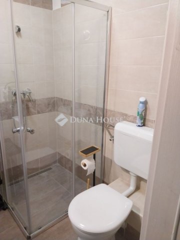Kiadó téglalakás, albérlet, Pécsett 250 E Ft / hó, 2 szobás