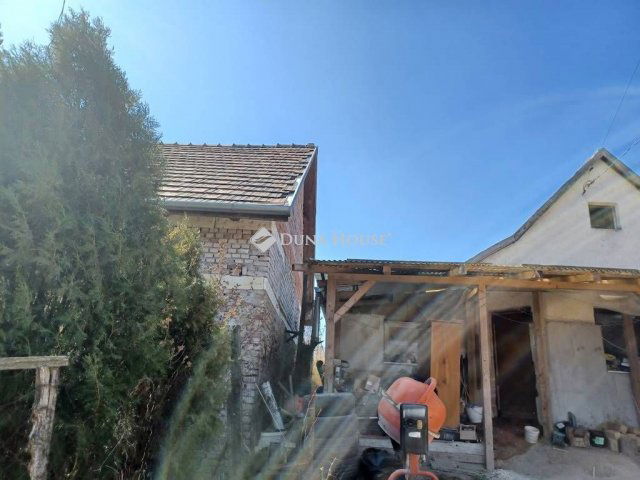 Eladó családi ház, Mányon 18.5 M Ft, 3 szobás