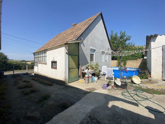 Eladó családi ház, Szűrön 32.9 M Ft, 3 szobás