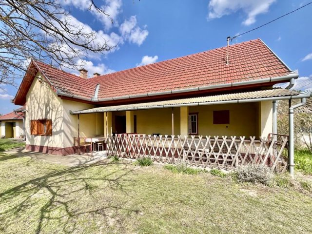 Eladó családi ház, Tápiószentmártonon 29.9 M Ft, 2 szobás