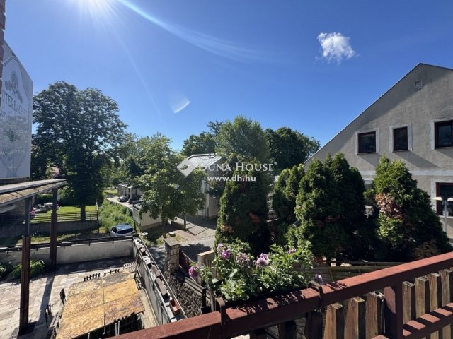 Eladó családi ház, Szentendrén 250 M Ft, 9 szobás