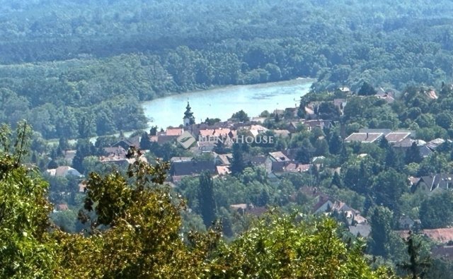 Eladó családi ház, Szentendrén 200.8 M Ft, 6 szobás