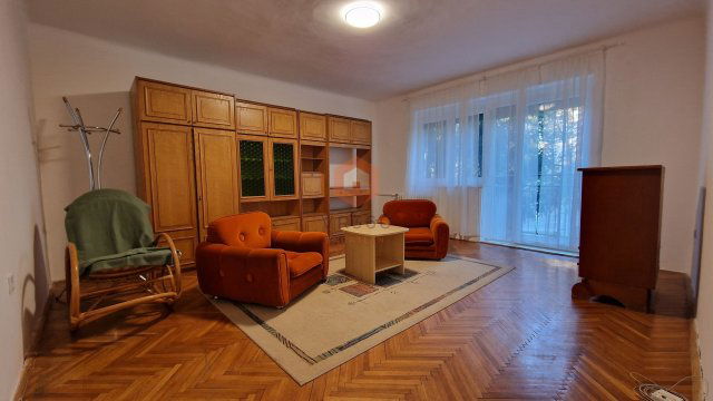 Kiadó téglalakás, albérlet, Pécsett, Athinay utcában, 1 szobás