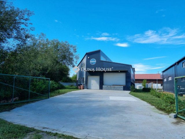 Eladó ipari ingatlan, Solymáron, Arany János utcában 250 M Ft