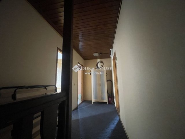 Eladó családi ház, Budaörsön 319 M Ft, 9 szobás