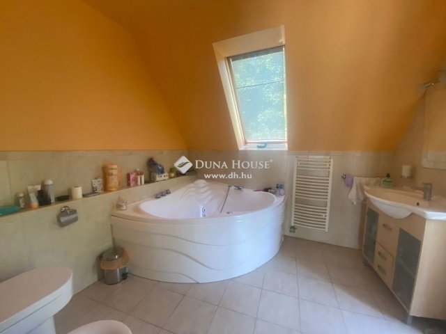 Eladó családi ház, Budapesten, II. kerületben 273.488 M Ft