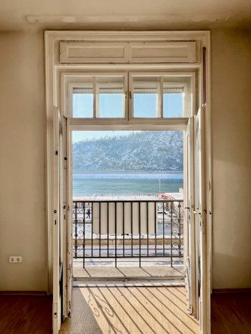 Eladó téglalakás, Budapesten, V. kerületben, Belgrád rakparton