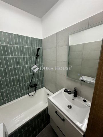 Eladó panellakás, Pécsett 58.9 M Ft, 2 szobás