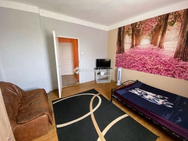 Eladó családi ház, Tasson 35 M Ft, 2 szobás