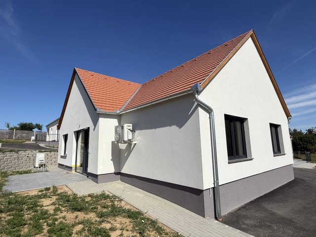 Eladó családi ház, Nagykozáron 105.9 M Ft, 4 szobás