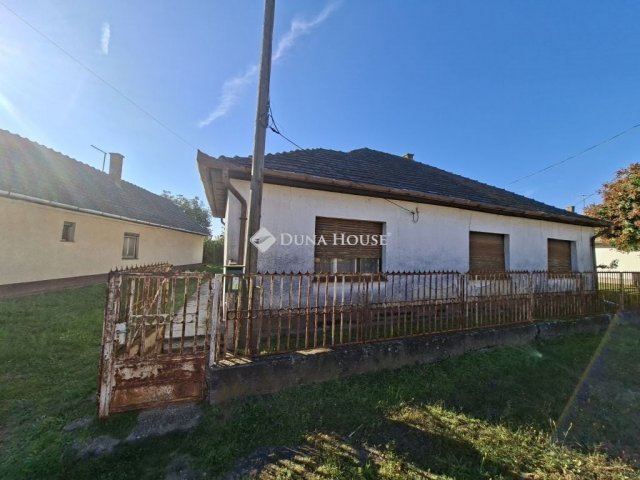 Eladó nyaraló, Szőlősgyörökön 47.999 M Ft, 5 szobás