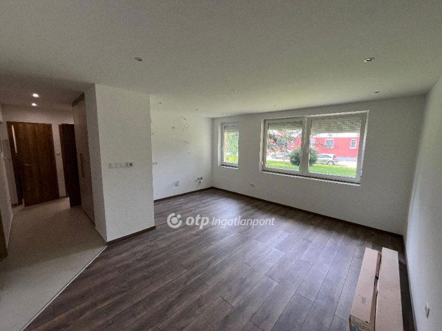 Eladó téglalakás, Mosonmagyaróváron 57.99 M Ft, 3 szobás