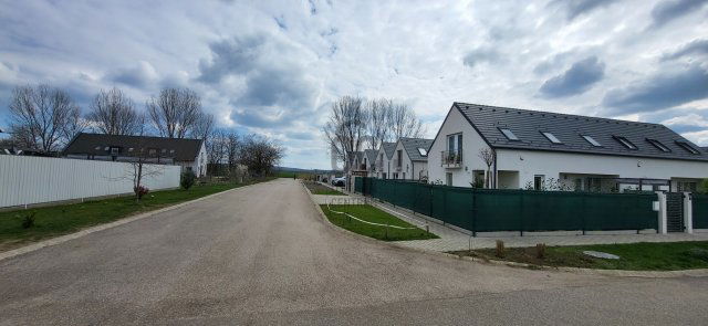 Eladó téglalakás, Vácon 85.9 M Ft, 4 szobás