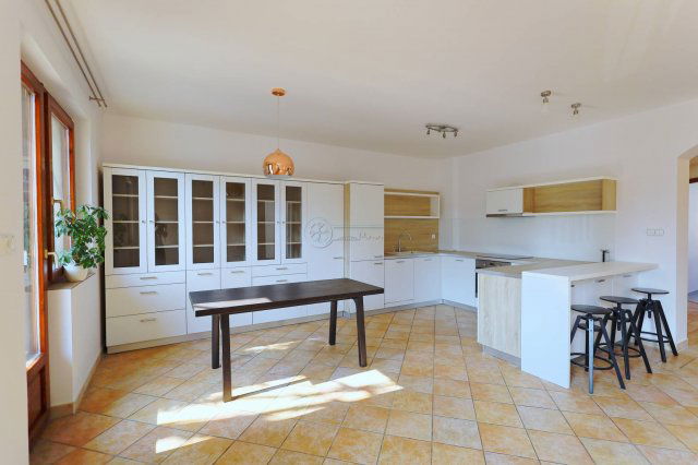 Eladó téglalakás, Szegeden 94.6 M Ft, 3+1 szobás