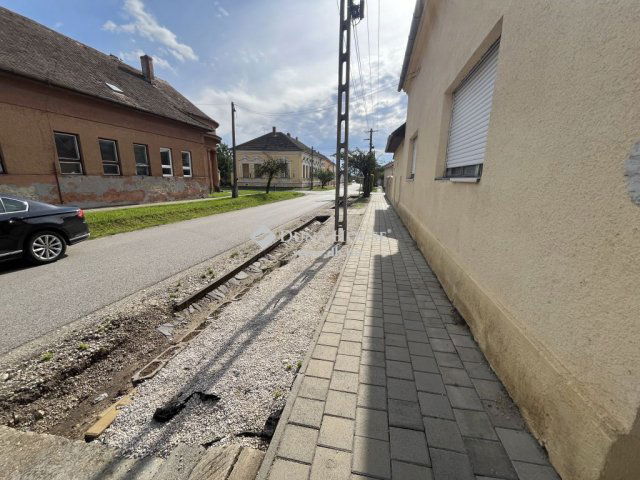 Eladó családi ház, Celldömölkön 27.99 M Ft, 3 szobás