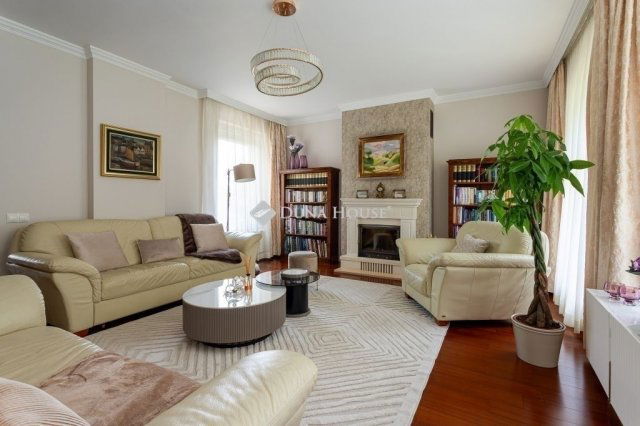 Eladó családi ház, Budapesten, II. kerületben 294.9 M Ft