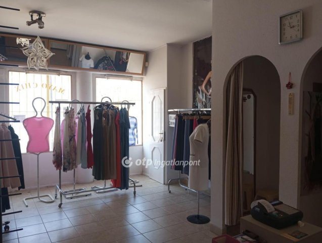 Eladó üzlethelyiség, Tiszafüreden 33 M Ft, 2 szobás
