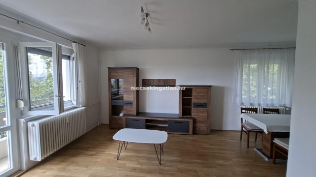 Kiadó téglalakás, albérlet, Pécsett 190 E Ft / hó, 2 szobás