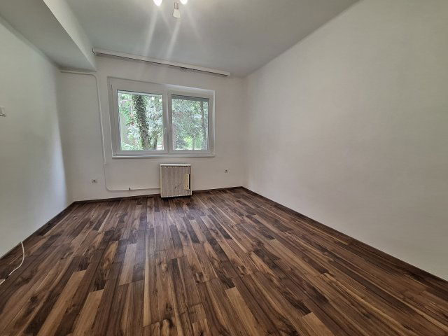 Eladó téglalakás, Makón 32.9 M Ft, 2+1 szobás
