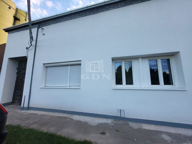 Eladó családi ház, Szombathelyen 38.5 M Ft, 3 szobás