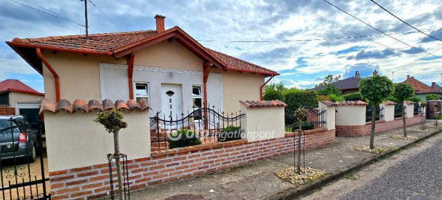 Eladó családi ház, Debrecenben 131.9 M Ft, 6 szobás