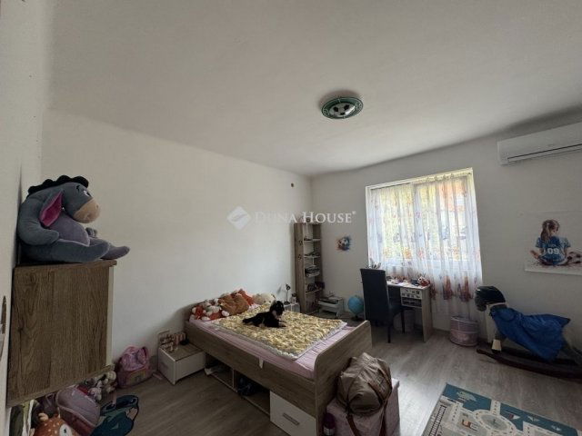 Eladó családi ház, Pécsett 64.9 M Ft, 3 szobás