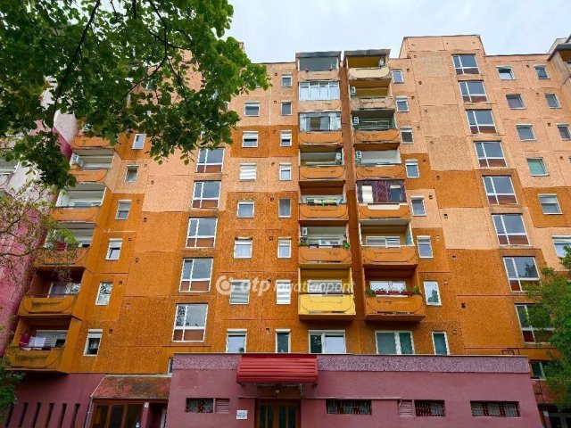 Eladó panellakás, Veszprémben 46 M Ft, 1+2 szobás
