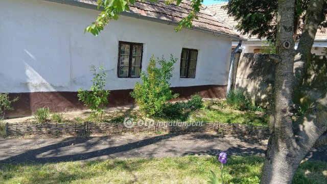 Eladó családi ház, Pápocon 14.9 M Ft, 2 szobás