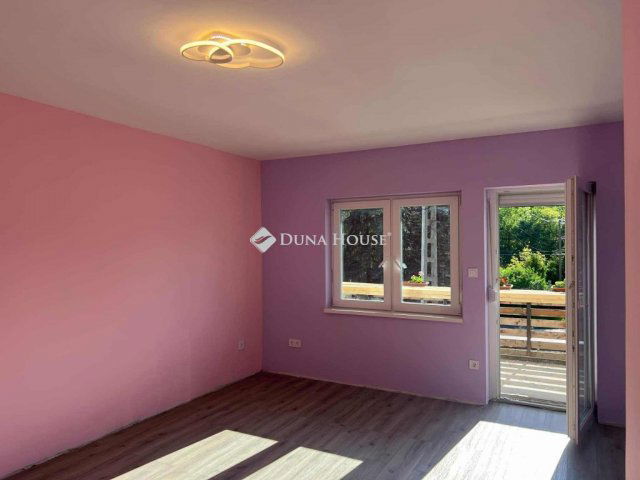 Eladó családi ház, Úrin, Fő utcában 99.9 M Ft, 4 szobás
