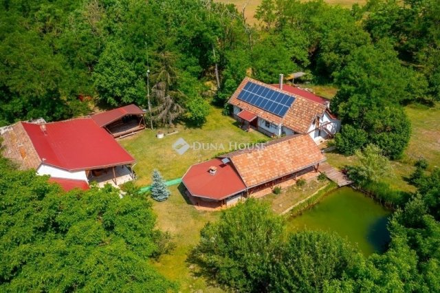 Eladó mezogazdasagi ingatlan, Pusztavacson 260 M Ft, 4 szobás