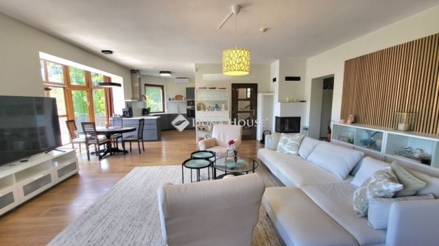 Eladó családi ház, Csobánkán 209 M Ft, 6 szobás