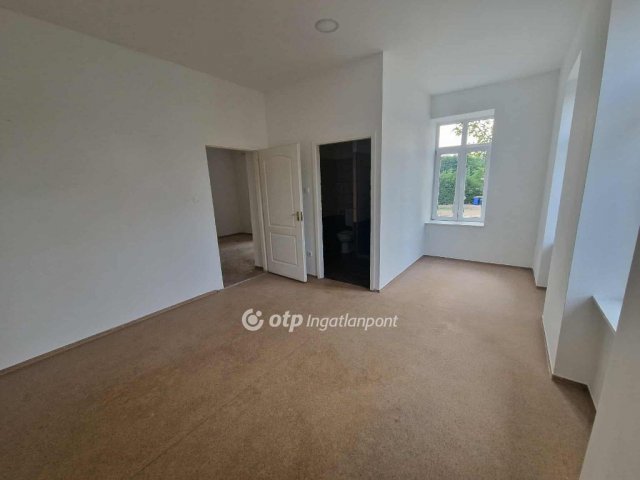 Eladó téglalakás, Tápiószelén 33.99 M Ft, 4 szobás