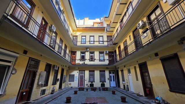 Eladó téglalakás, Budapesten, VII. kerületben 65.9 M Ft