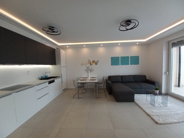 Kiadó téglalakás, albérlet, Komáromban 280 E Ft / hó, 2 szobás