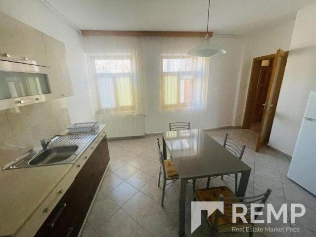 Eladó téglalakás, Pécsett 69.9 M Ft, 2 szobás